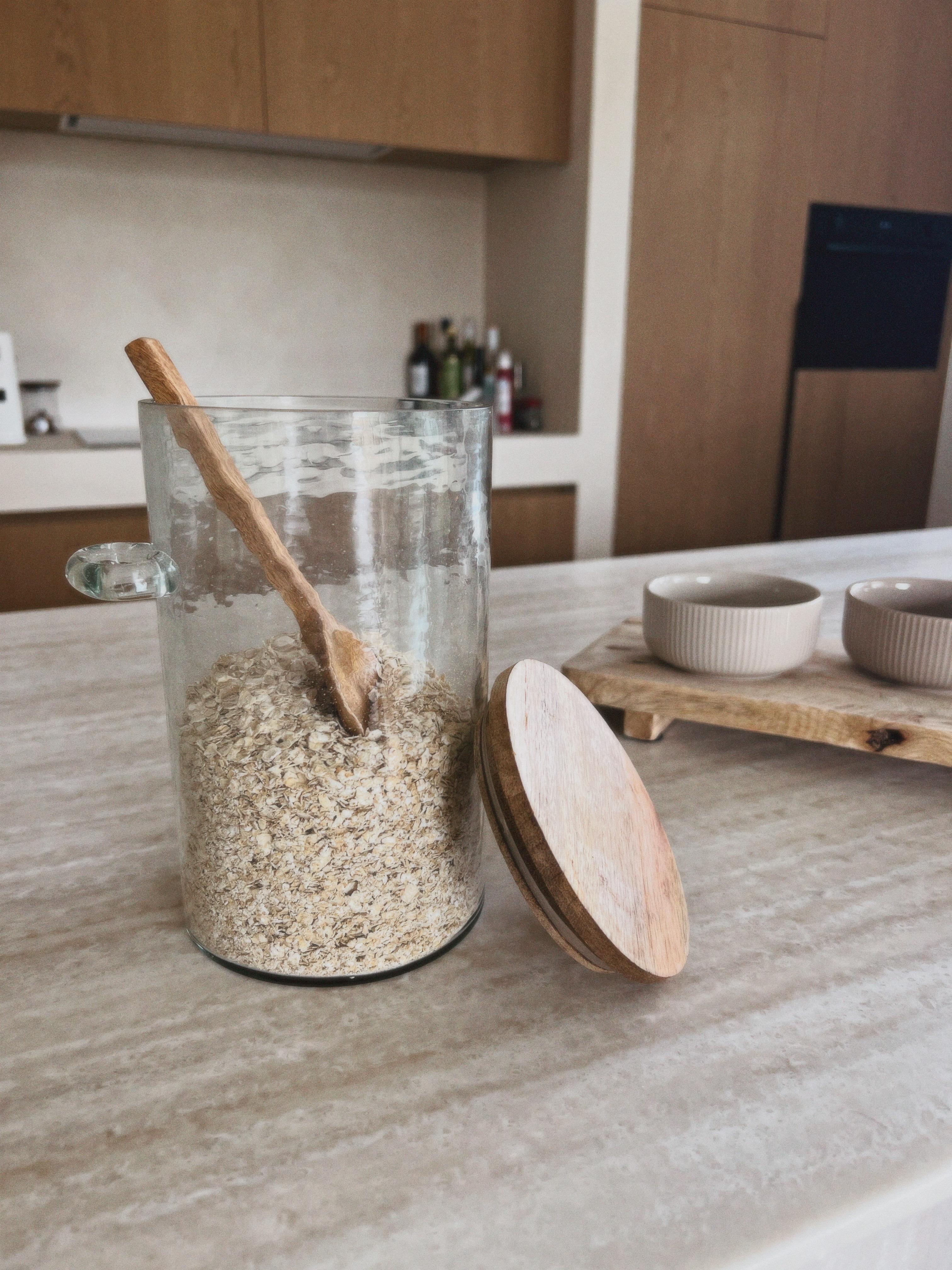 Voorraadpot met houten lepel