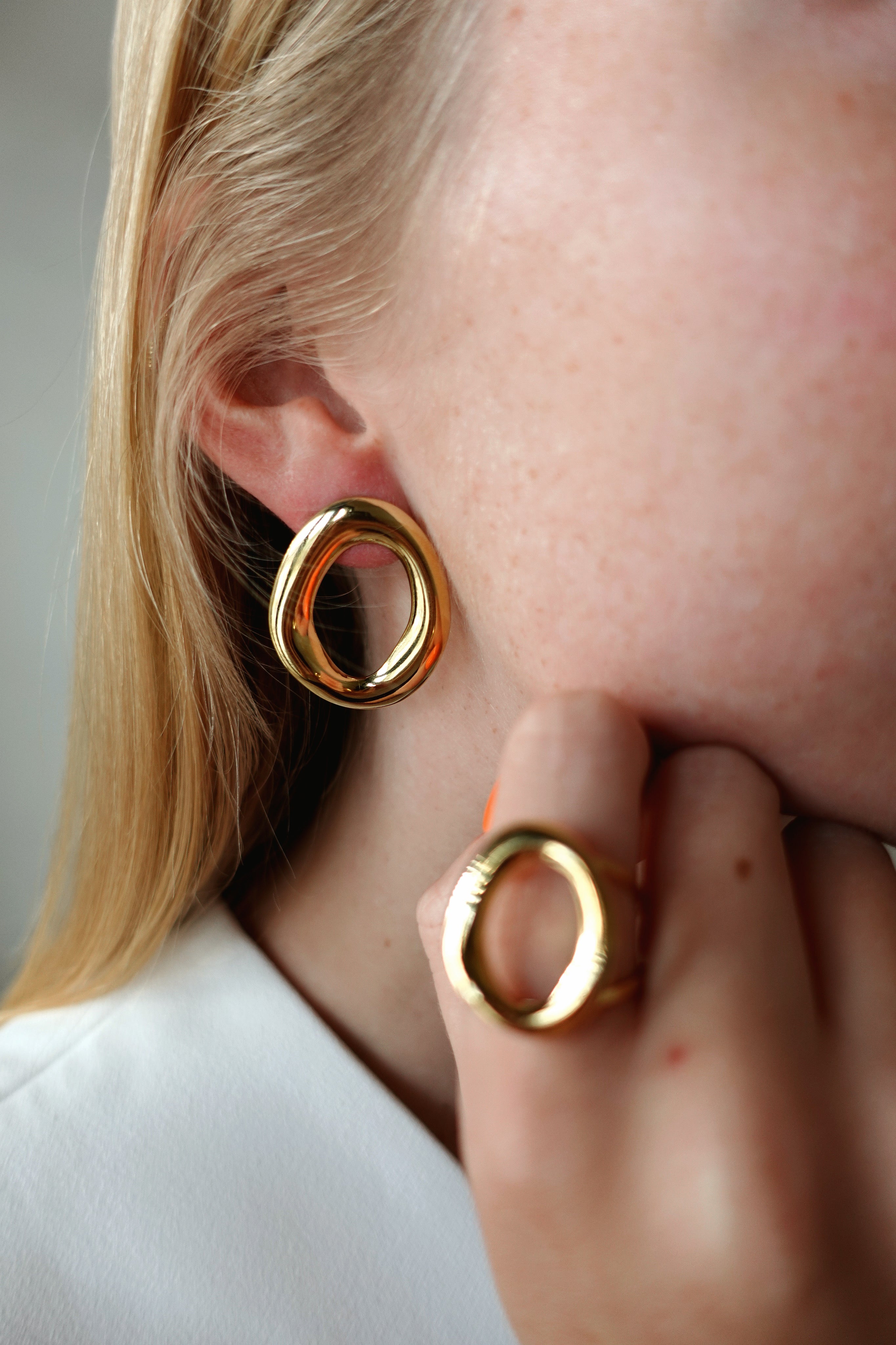 Bold Circle oorbellen - Goud