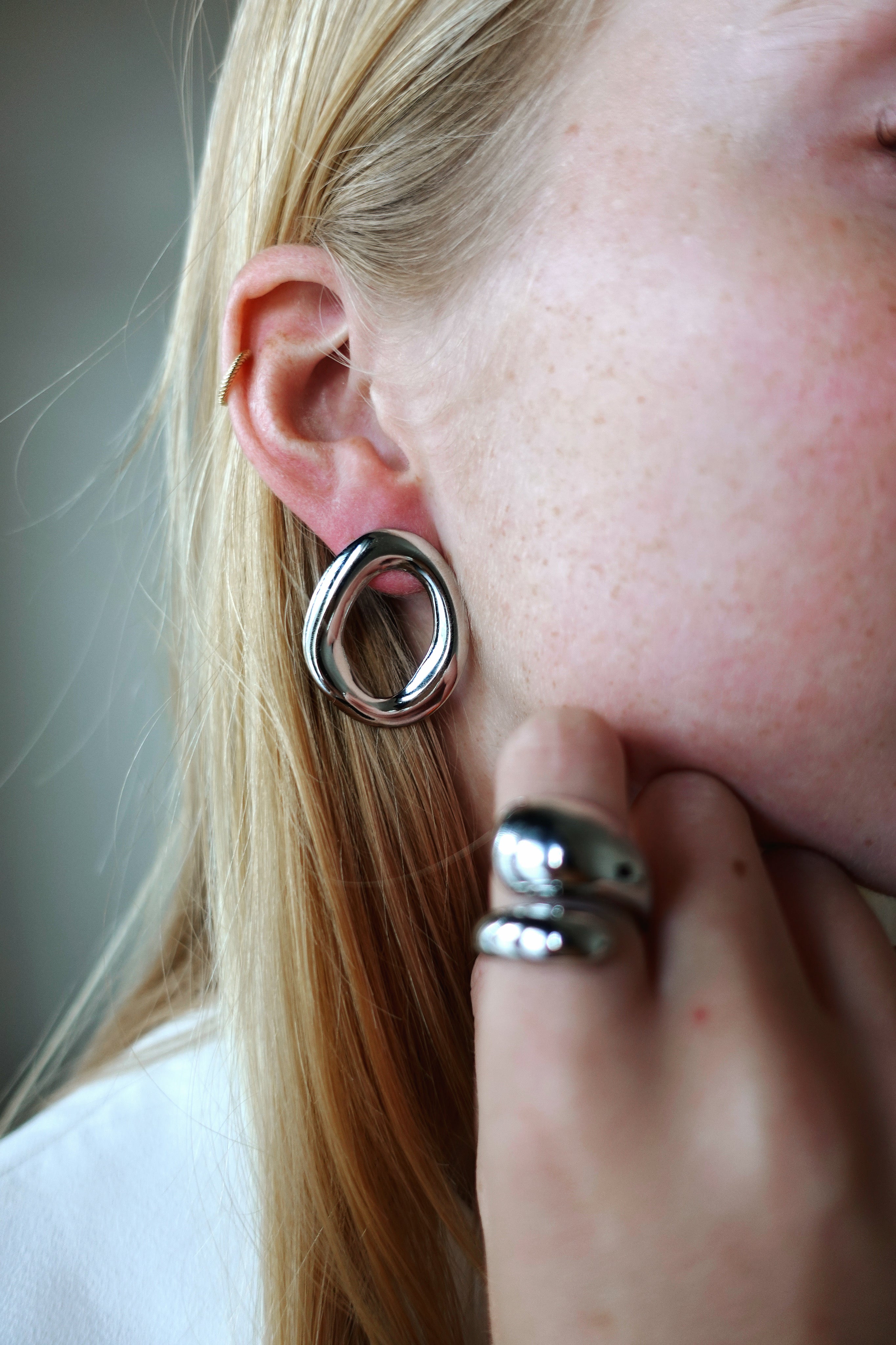 Bold Circle oorbellen - Zilver